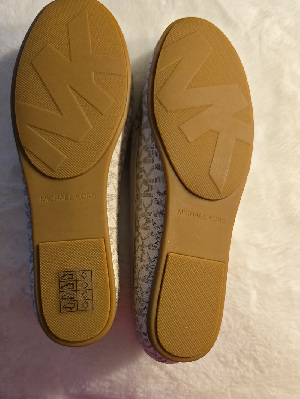 Authentic Michael Kors Shoes - Picture 4 of 6